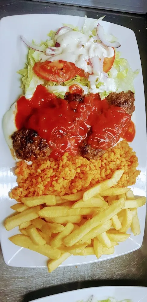 Assiettes Yogourts Adana Sauce Tomate